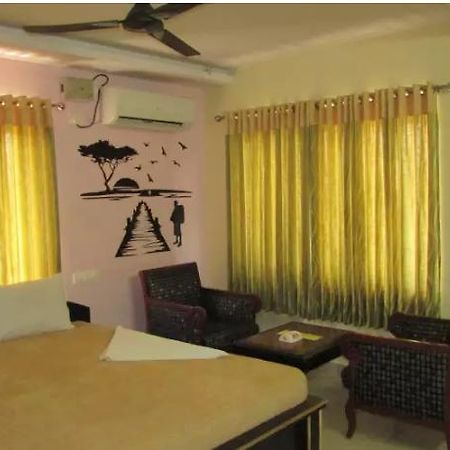 Maruthi Residency Inn & Restaurant ハイデラバード エクステリア 写真
